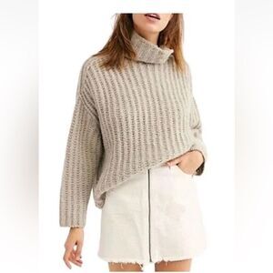 FREE PEOPLE Fluffy Fox Turtleneck Sweater 
Knit Wool OVERSIZED XS Cozy Boho